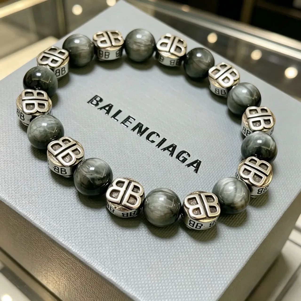 Balenciaga BB Pulsera de Cuentas Piedra Gris-Verde y Metal de Tono Plateado 9