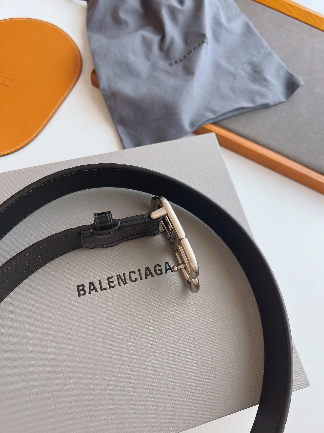 Balenciaga BB Belt কালো কুমিরের চকচকে চামড়ার বেল্ট 3