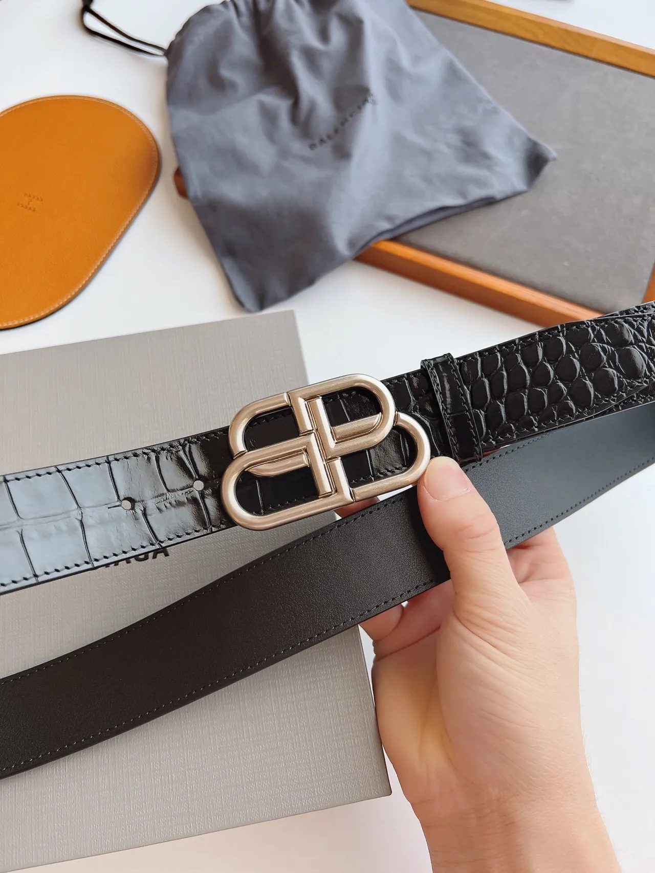 Balenciaga BB Belt কালো কুমিরের চকচকে চামড়ার বেল্ট 7