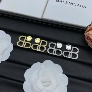 बालेंसियागा BB सोने चांदी इंटरलॉकिंग लॉगो पेव-क्रिस्टल एम्बेलिश्ड ईयररिंग्स