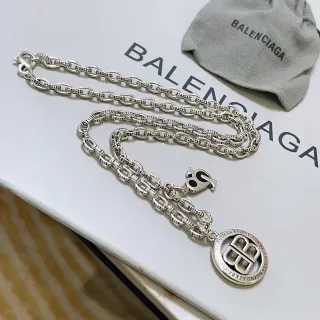 Balenciaga BB Logo 银色黑色椭圆链刻字圆形吊坠项链