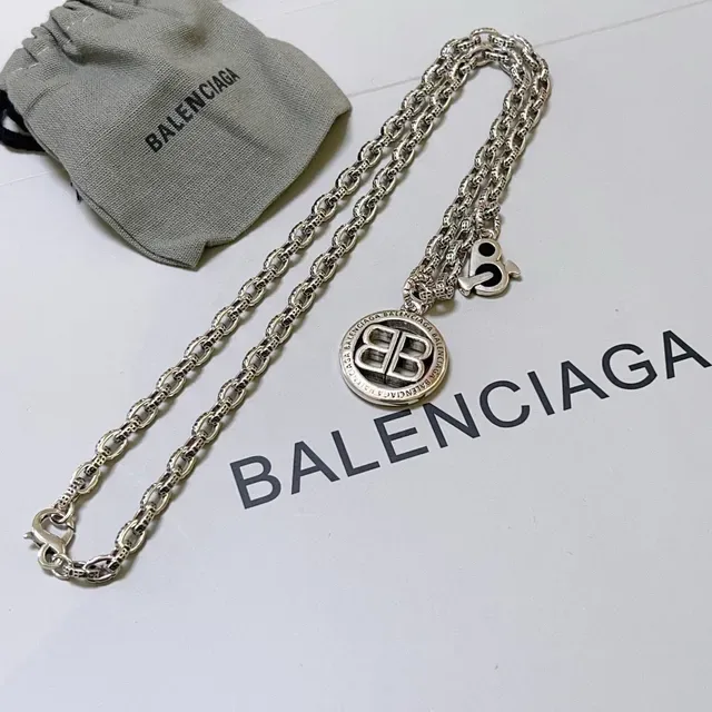 Balenciaga BB Logo Colar Prata Preto Corrente Enlace Oval Gravado Pingente Circular 7
