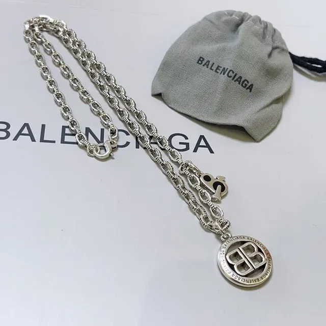 Balenciaga BB Logo Colar Prata Preto Corrente Enlace Oval Gravado Pingente Circular 9