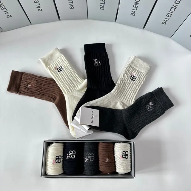 Balenciaga BB Logo রিবড ক্রু মোজা 4