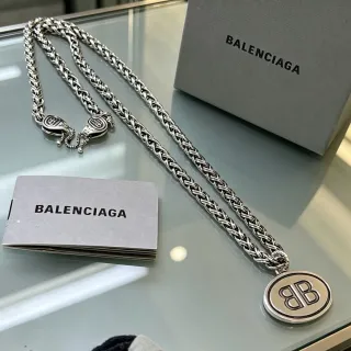 Balenciaga BB Oval Pendant ব্রেইডেড কার্ব চেইন মালা