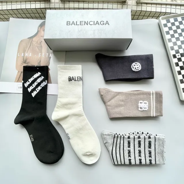 Balenciaga काला सफेद लोगो-प्रिंट रिब्ड कफ मोजे 7