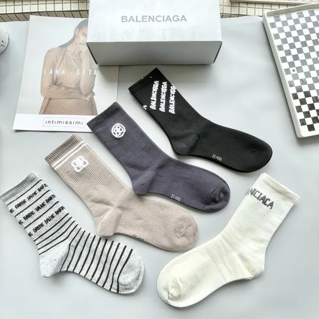 Balenciaga काला सफेद लोगो-प्रिंट रिब्ड कफ मोजे 8