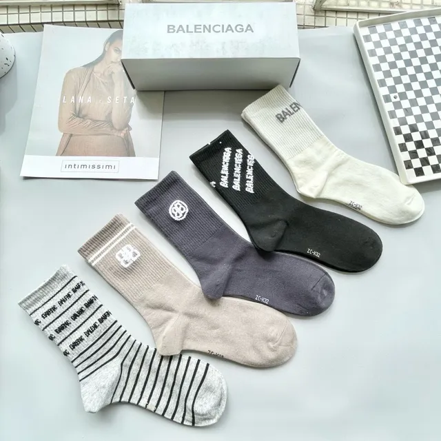 Balenciaga काला सफेद लोगो-प्रिंट रिब्ड कफ मोजे 9