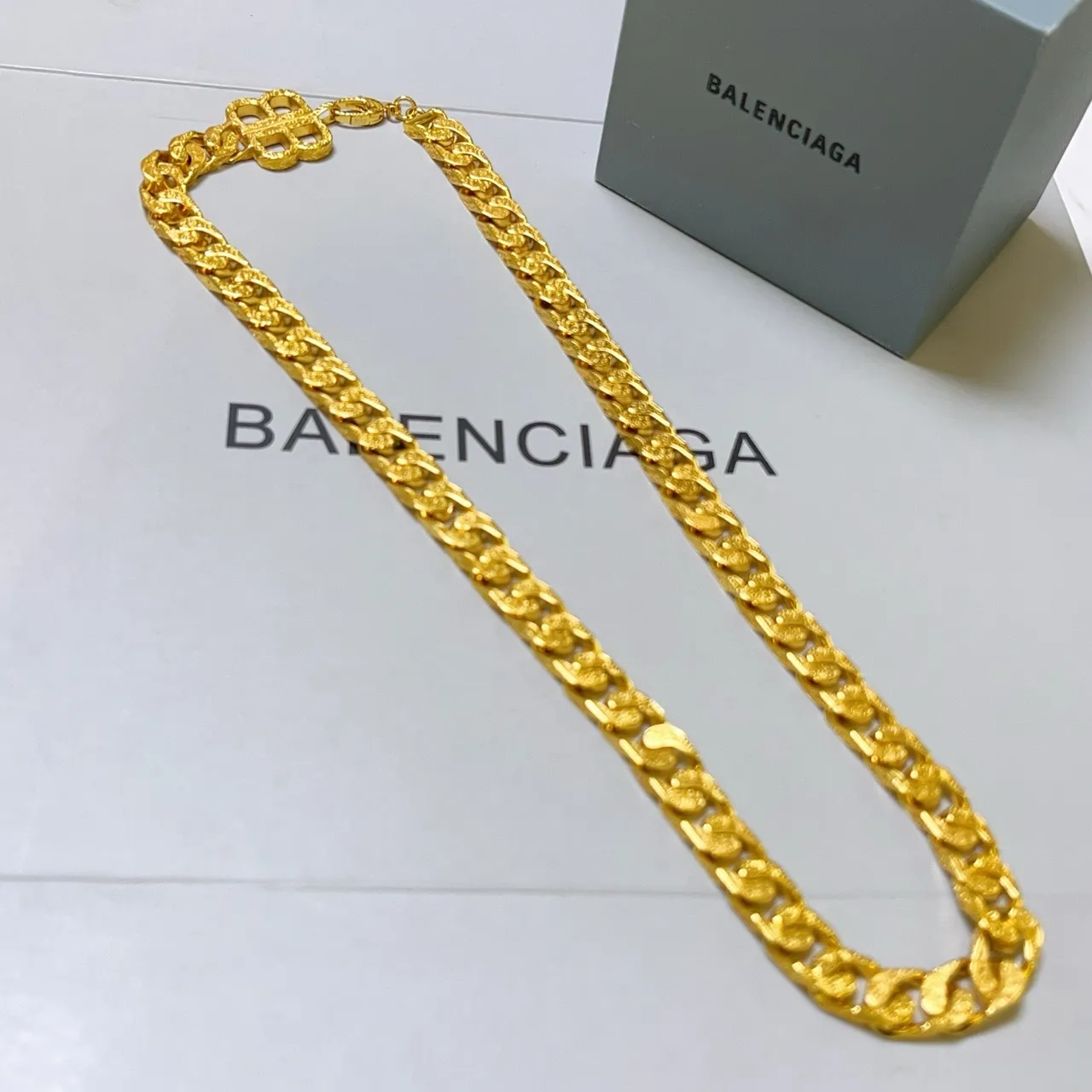 Balenciaga मोटी कर्ब-लिंक सोने की चेन हार 5