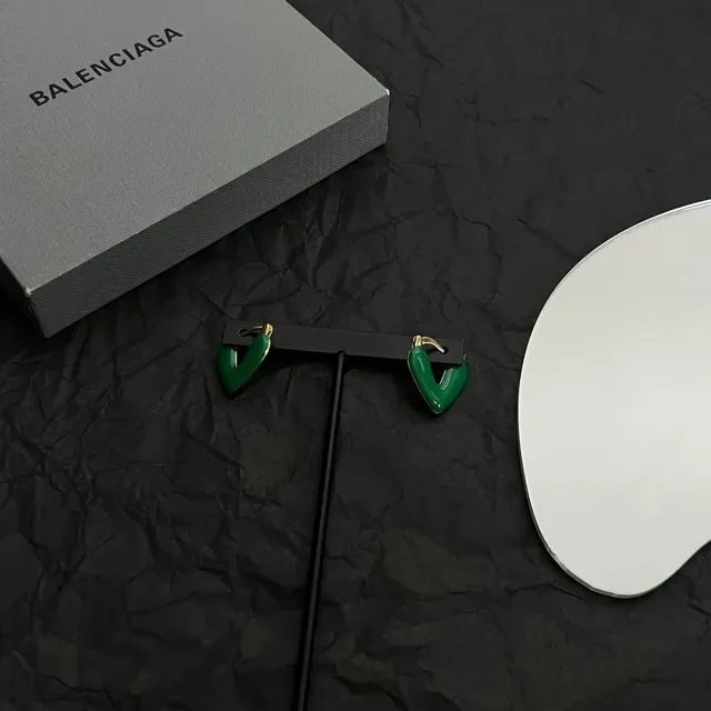 Balenciaga أقراط قلب خاتم أخضر مينا ذهبي 4