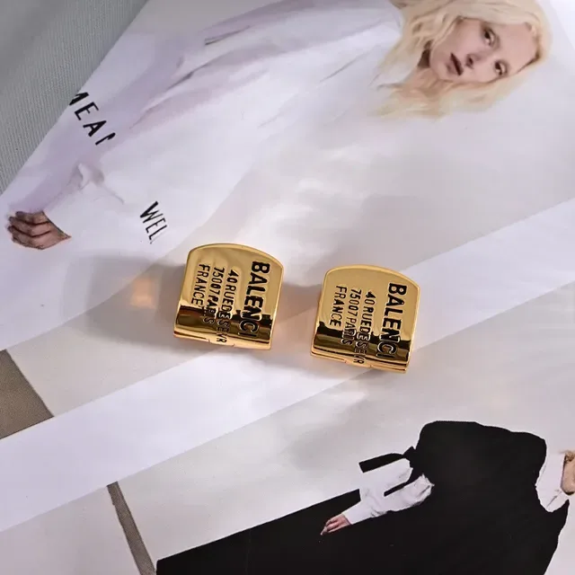 Balenciaga Le Cagole ذهبي فضي خاتم كوف مستطيل منقوش بعنوان 2