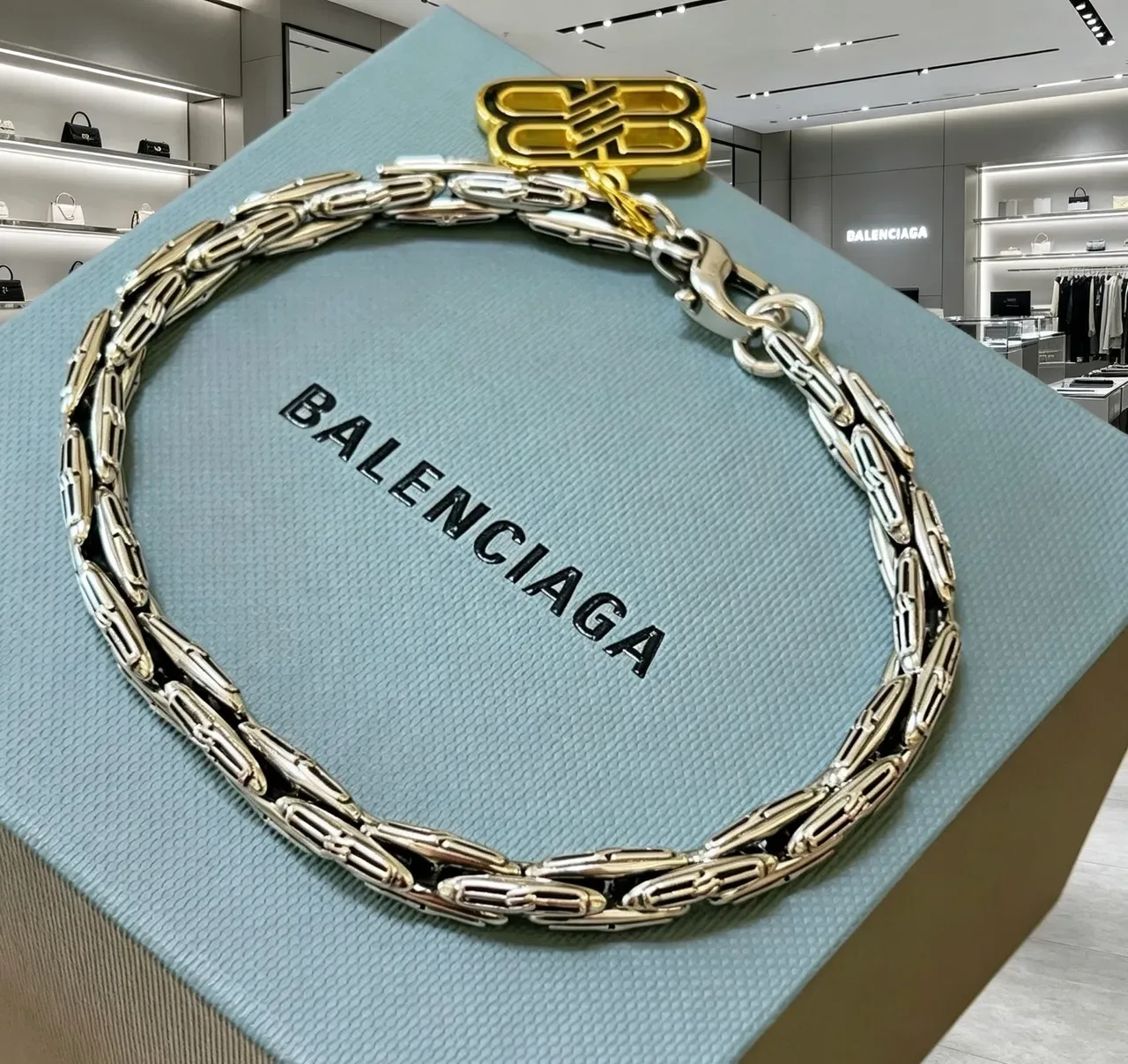 Balenciaga Logo Charm Pulsera de Eslabones Articulados 6