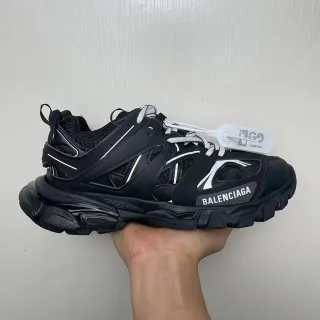Balenciaga Runner কালো এবং সাদা চংক স্নিকার