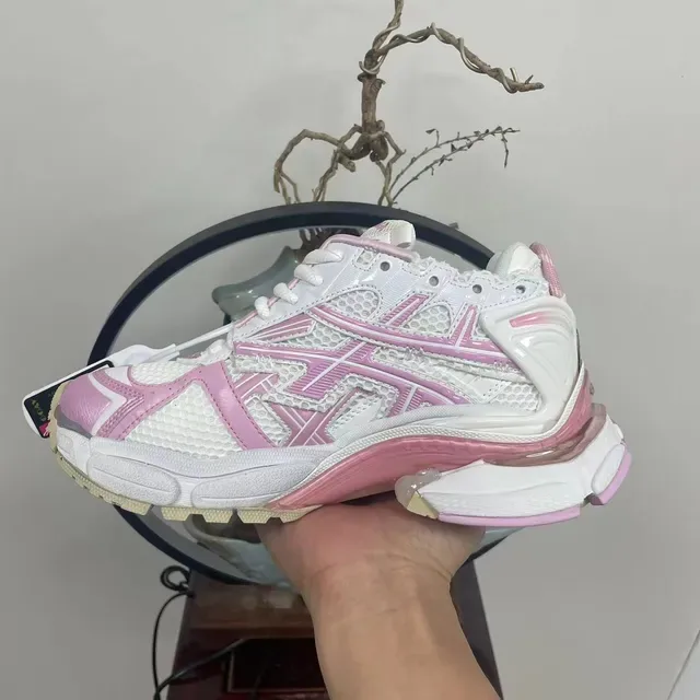 Balenciaga Runner সাদা এবং গোলাপি চাঙ্কি স্নিকার্স 6