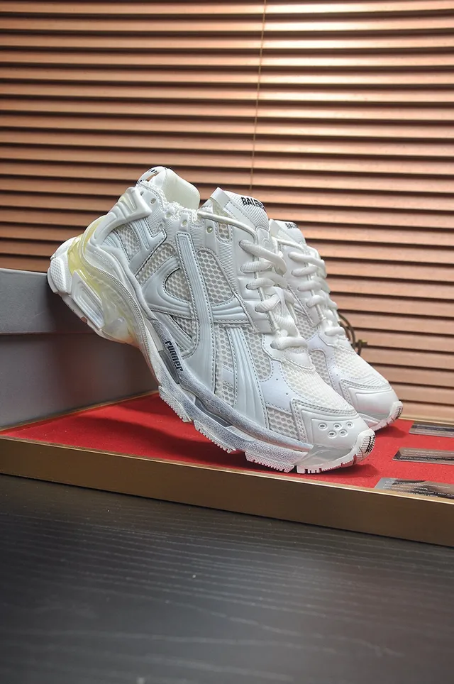 Balenciaga Runner सफेद भूरे रंग का सोल मेश और सिंथेटिक ओवरले निर्माण चंकी स्नीकर 4