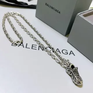 Balenciaga 银色 球鞋形状 吊坠项链