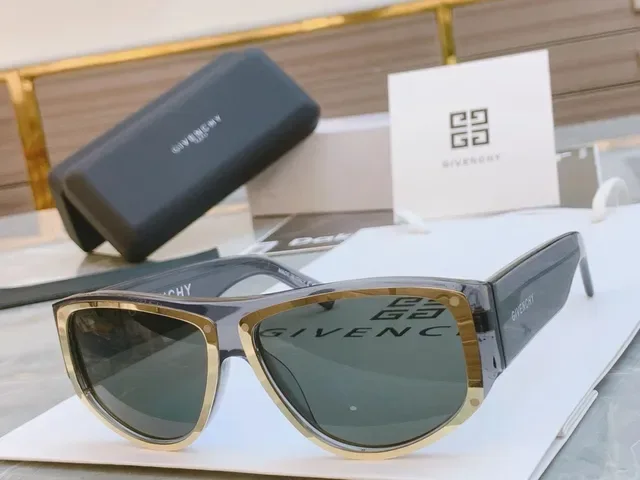 Balenciaga Óculos de Sol Quadrados Oversized Preto e Dourado 7