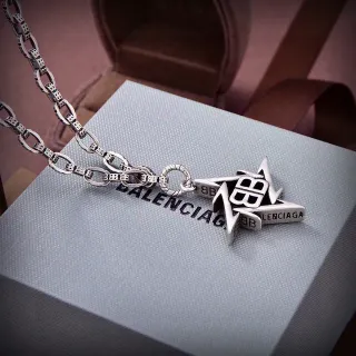 Balenciaga তারা পেন্ডেন্ট রূপালী হার