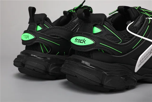 Balenciaga Track tênis chunky pretos e verdes 2