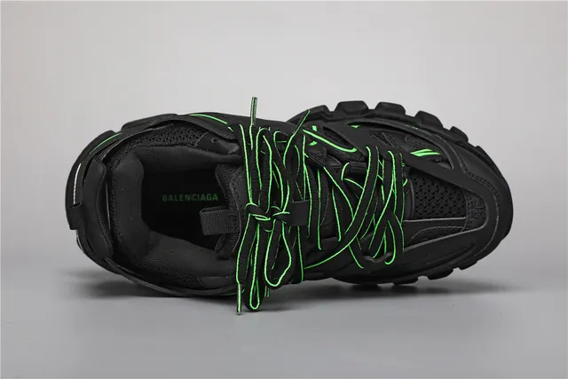 Balenciaga Track tênis chunky pretos e verdes 7
