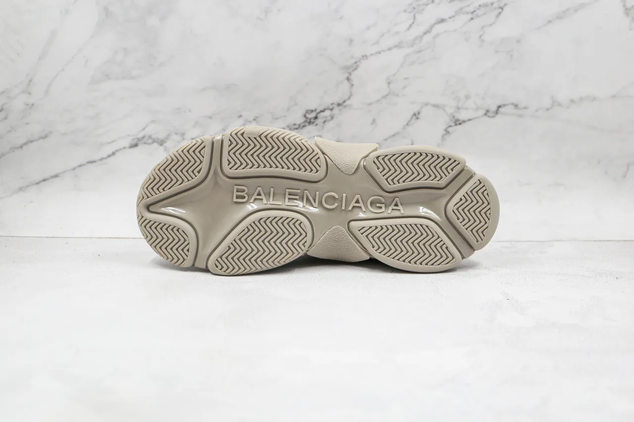 Balenciaga Triple S Beige Logo-Print baskets chunky 3