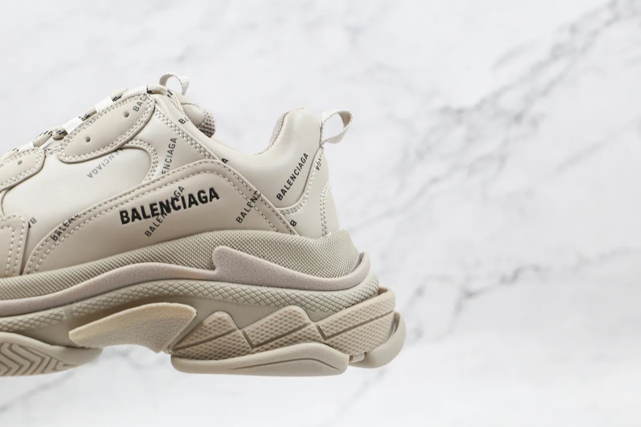 Balenciaga Triple S Beige Logo-Print baskets chunky 4
