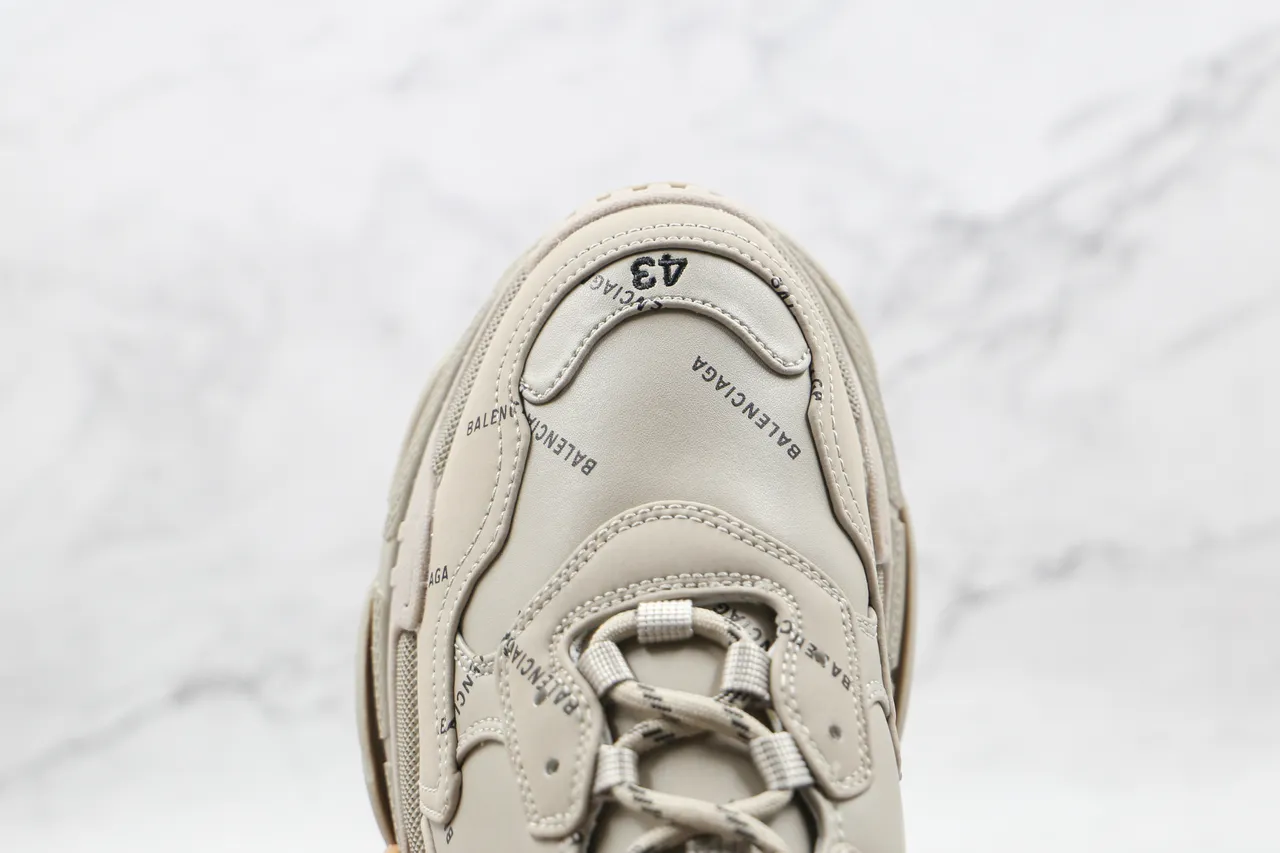 Balenciaga Triple S Beige Logo-Print baskets chunky 5