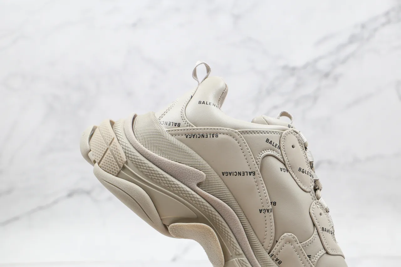 Balenciaga Triple S Beige Logo-Print baskets chunky 6