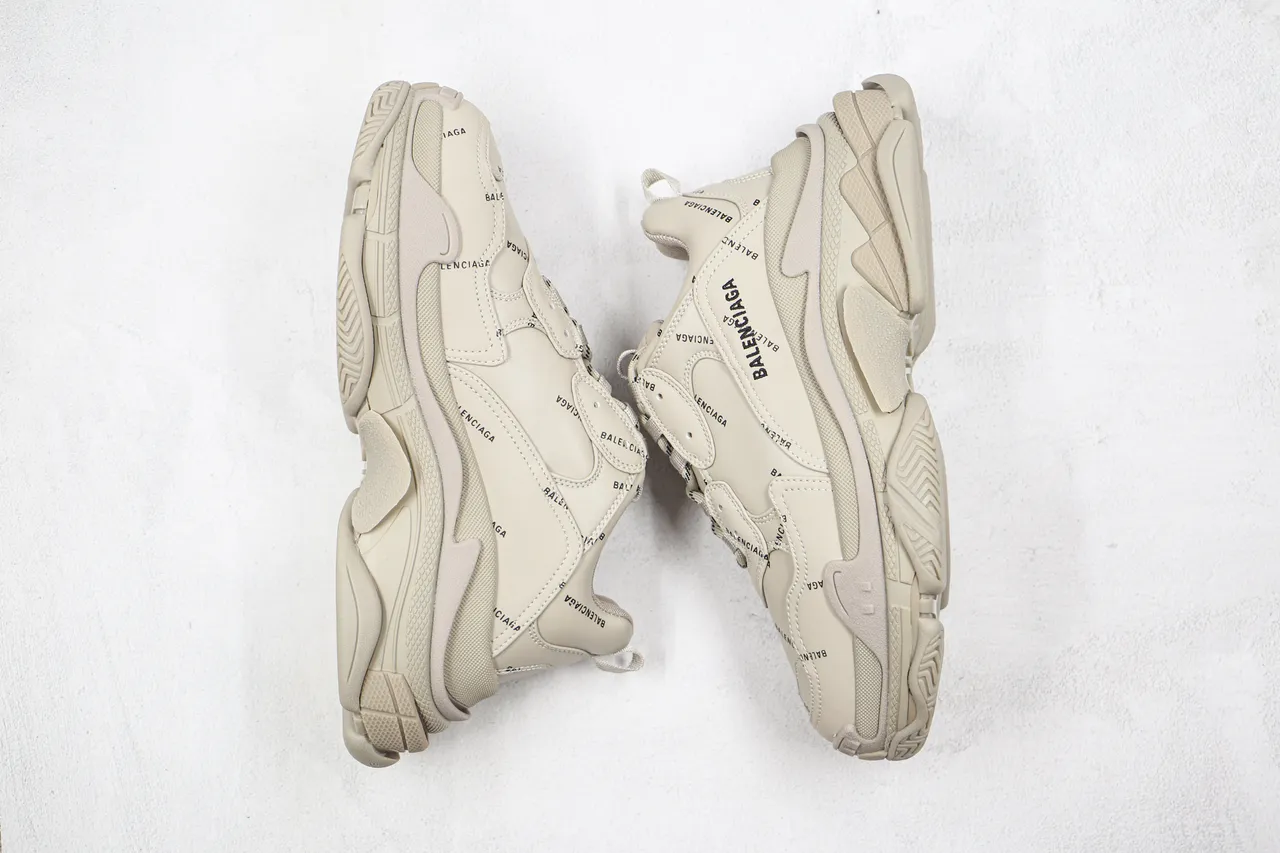 Balenciaga Triple S Beige Logo-Print baskets chunky 9