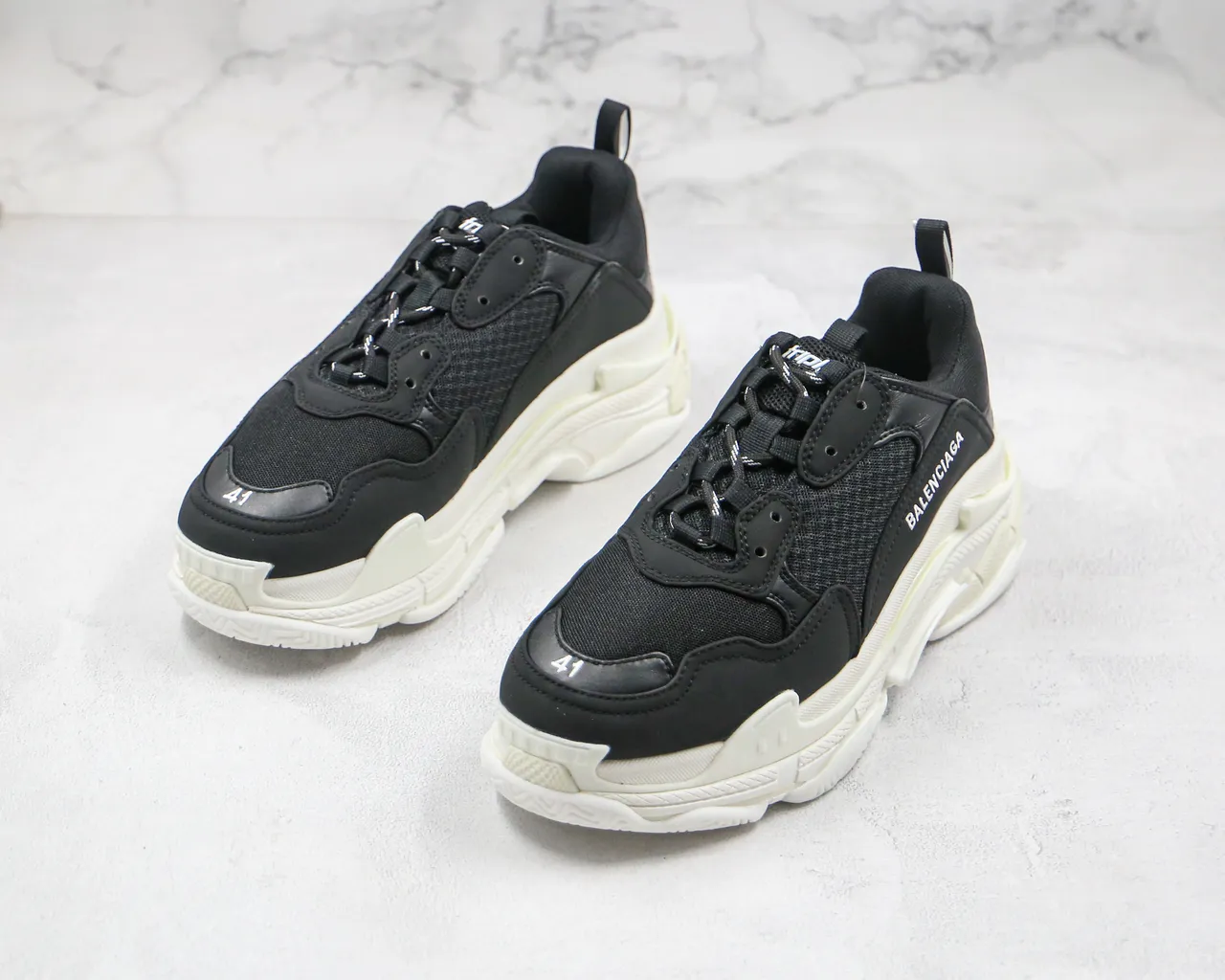 Balenciaga Triple S Sneakers Noires et Off-White Chunky 7