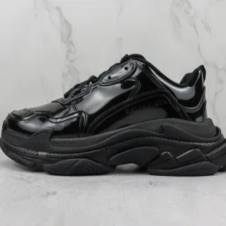 Balenciaga Triple S Tênis chunky pretos brilhantes