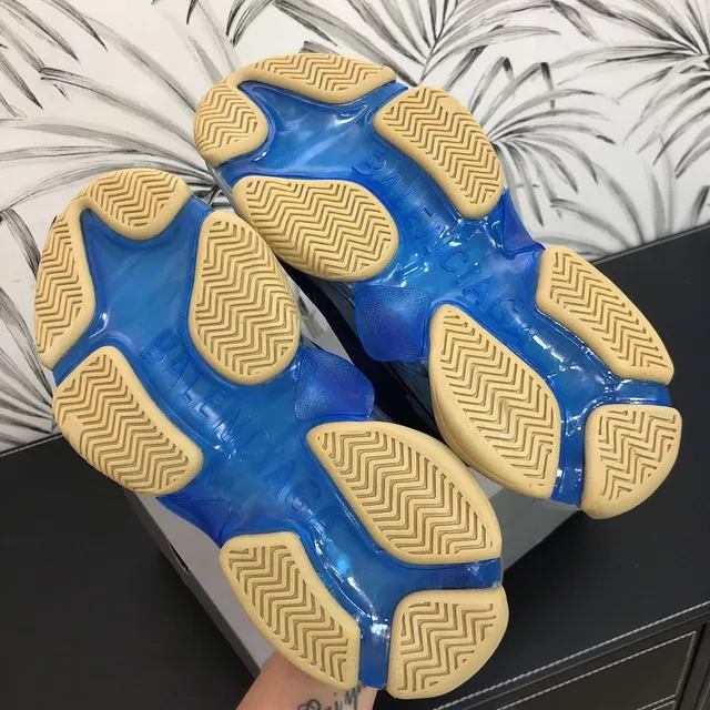 巴伦西亚加 Triple S 皇家蓝白厚底运动鞋 4