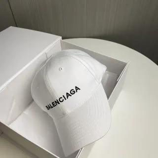 Balenciaga 白色黑色结构六面板刺绣标志棒球帽