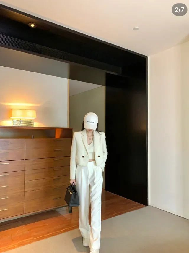 Balenciaga Boné de beisebol branco preto estruturado com seis painéis e logo bordado 2