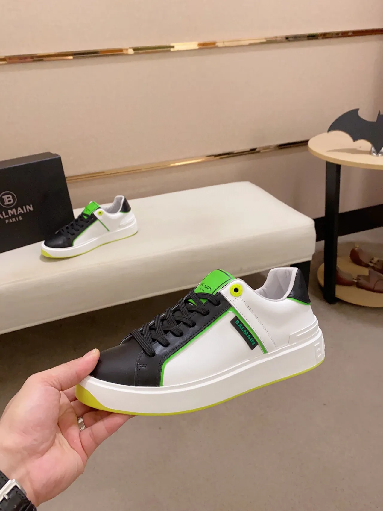 Balmain B-Court أبيض أسود أخضر نيون أحذية أسلوب حياة 3