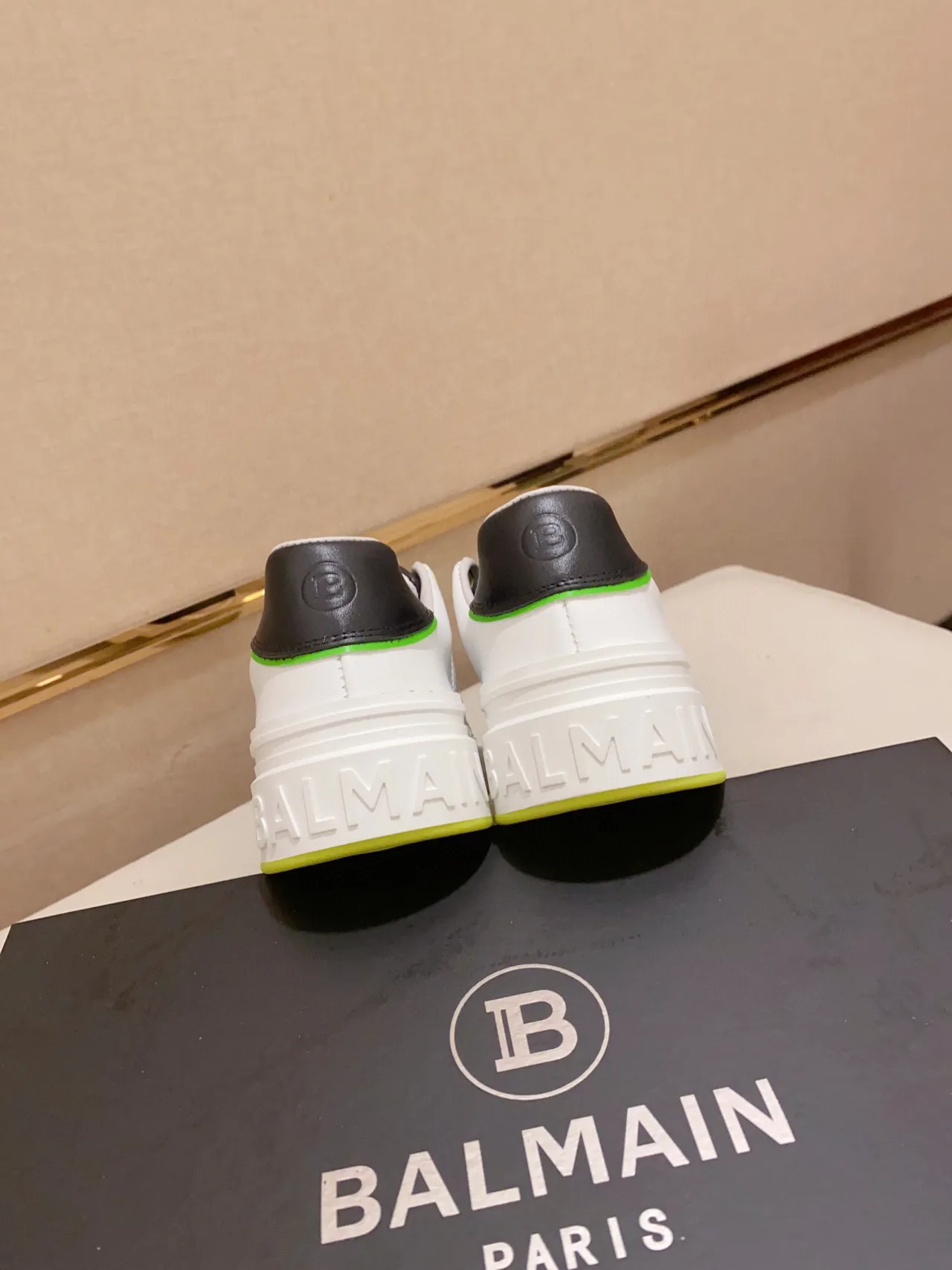 Balmain B-Court أبيض أسود أخضر نيون أحذية أسلوب حياة 7