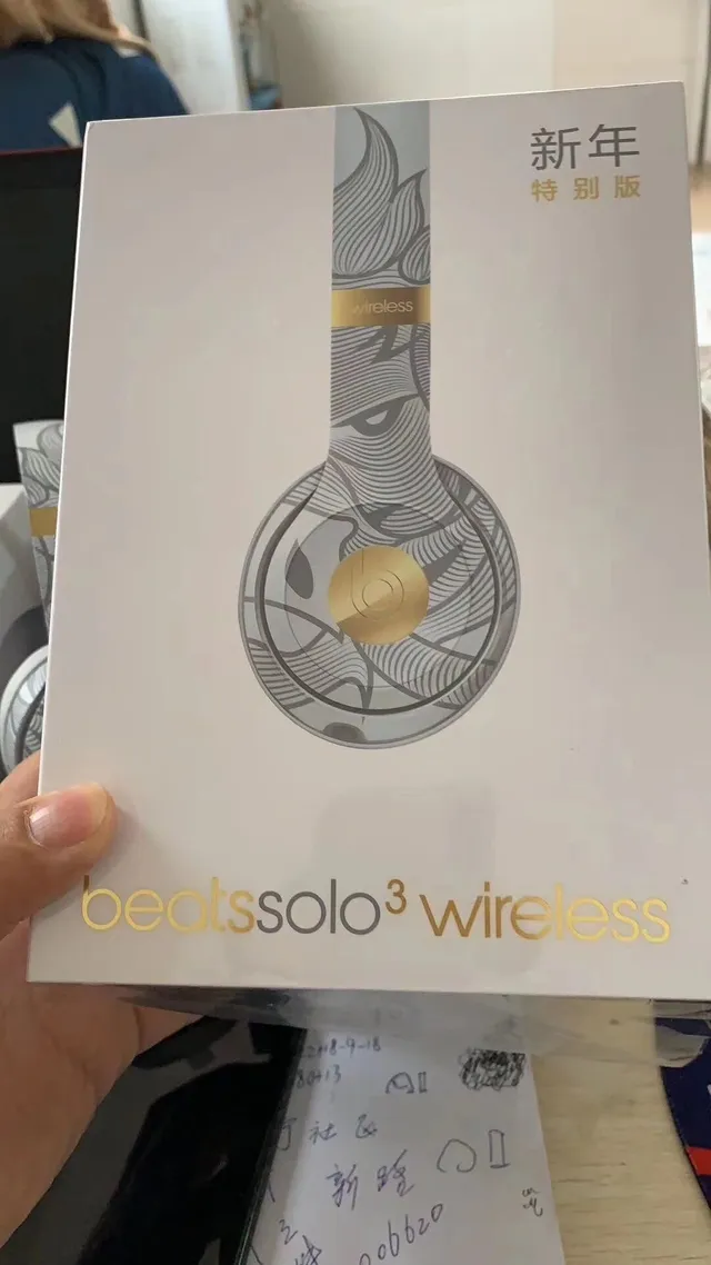 Beats Solo³ Wireless Nova Edição Especial de Ano Novo Fones de ouvido over-ear 7
