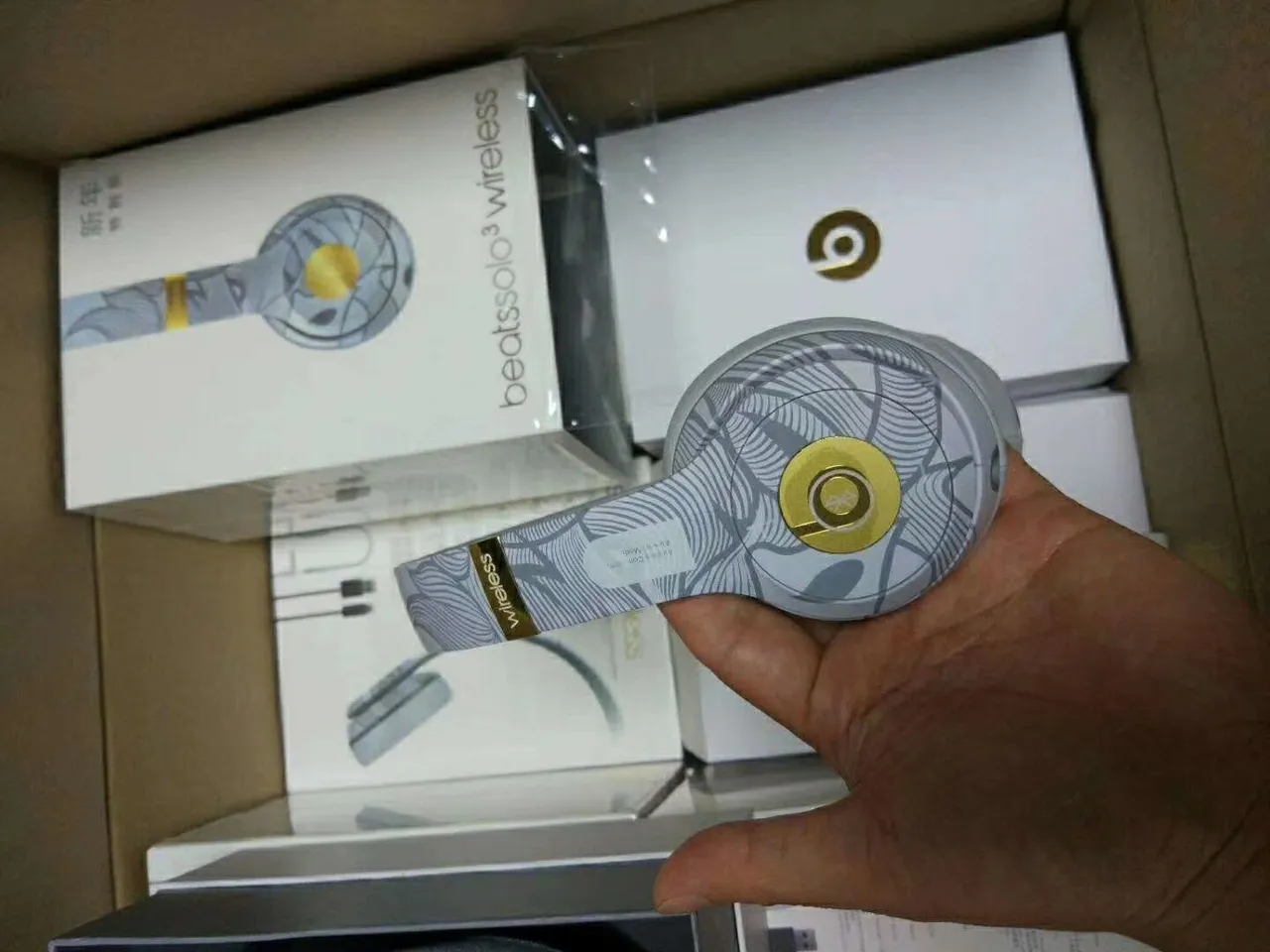 Beats Solo³ Wireless Nova Edição Especial de Ano Novo Fones de ouvido over-ear 15