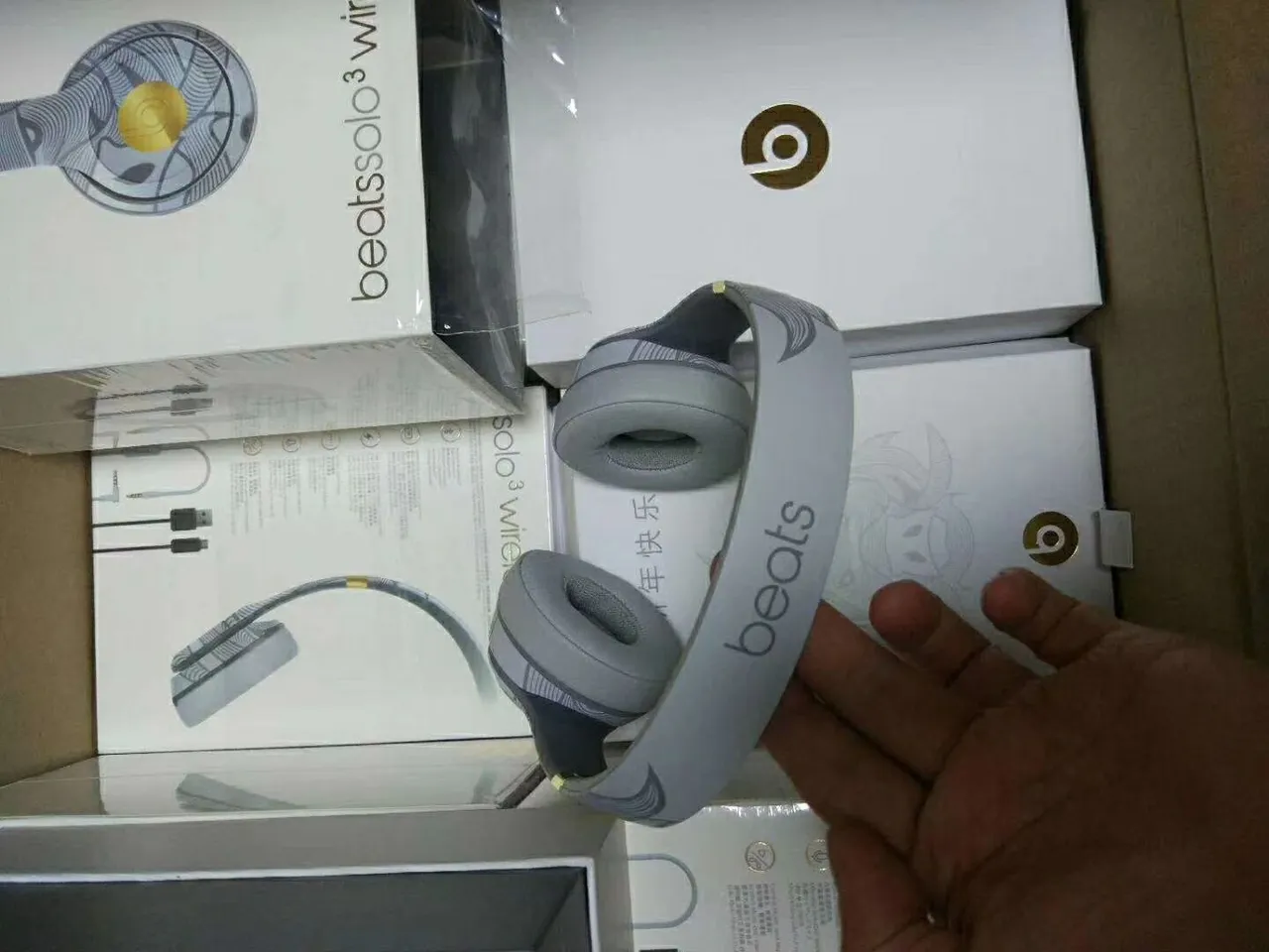 Beats Solo³ Wireless Nova Edição Especial de Ano Novo Fones de ouvido over-ear 16