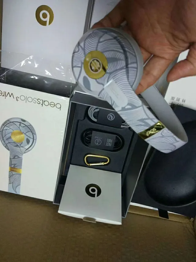 Beats Solo³ Wireless Nova Edição Especial de Ano Novo Fones de ouvido over-ear 19
