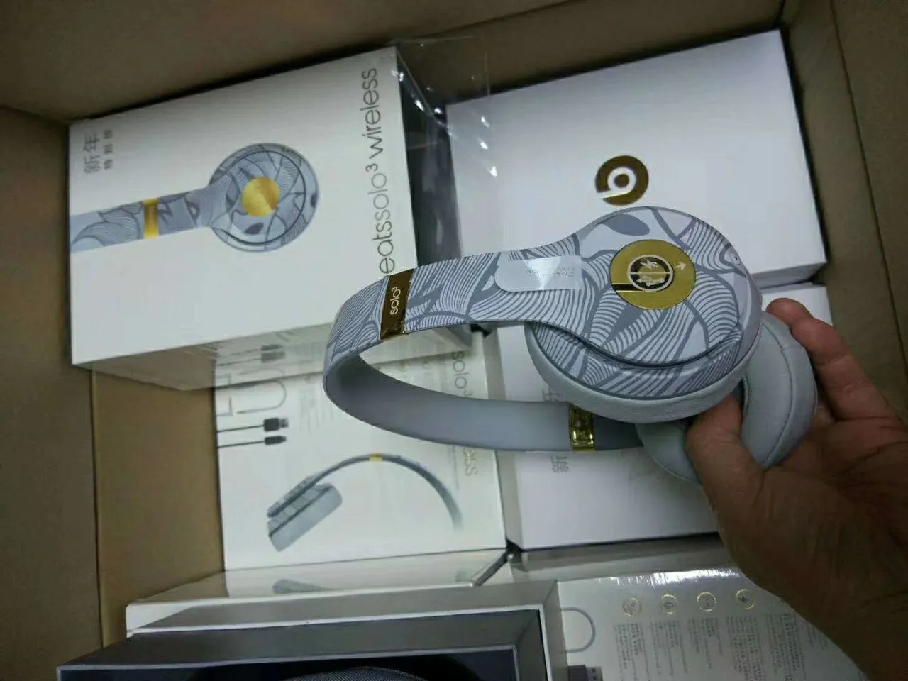 Beats Solo³ Wireless Nova Edição Especial de Ano Novo Fones de ouvido over-ear 20