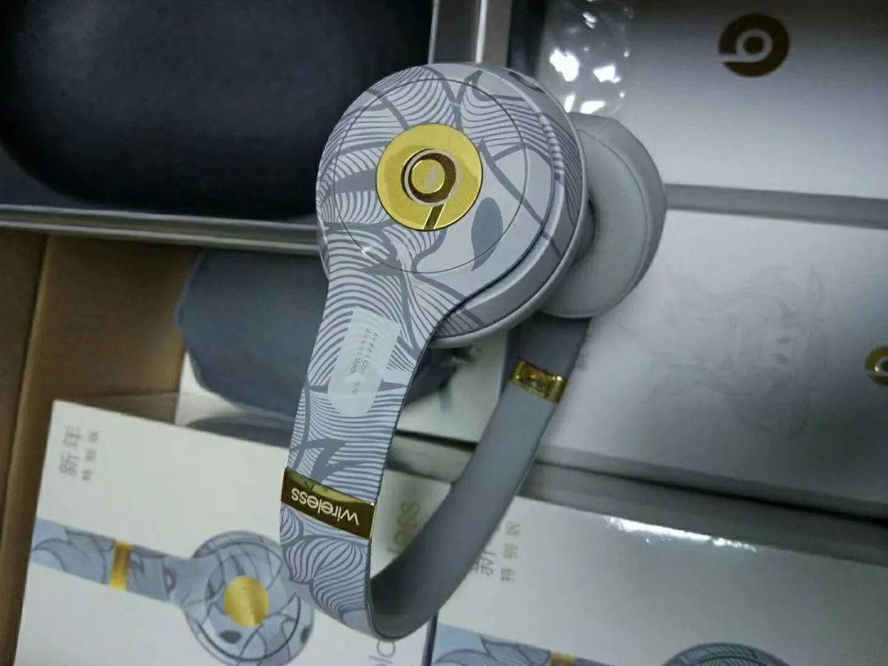 Beats Solo³ Wireless Nova Edição Especial de Ano Novo Fones de ouvido over-ear 21