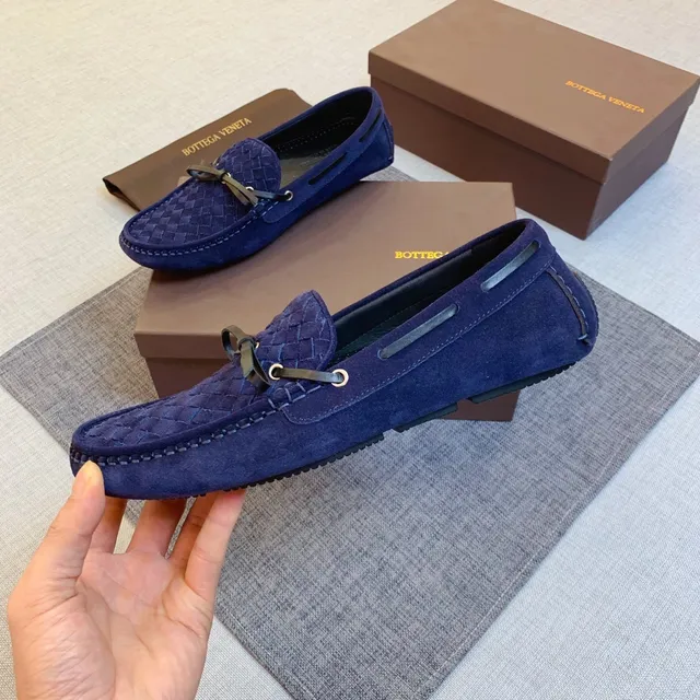 Bottega Veneta Andiamo مكاسين جلد سويد منسوج 2