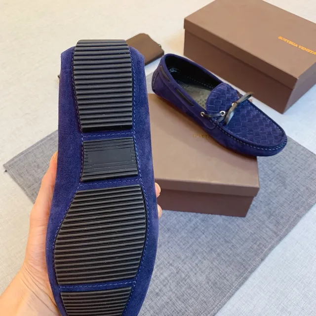 Bottega Veneta Andiamo مكاسين جلد سويد منسوج 3
