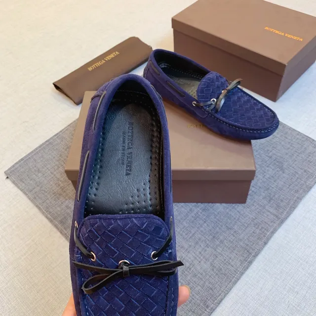 Bottega Veneta Andiamo مكاسين جلد سويد منسوج 4