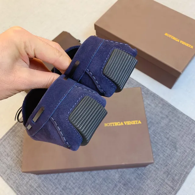 Bottega Veneta Andiamo مكاسين جلد سويد منسوج 5