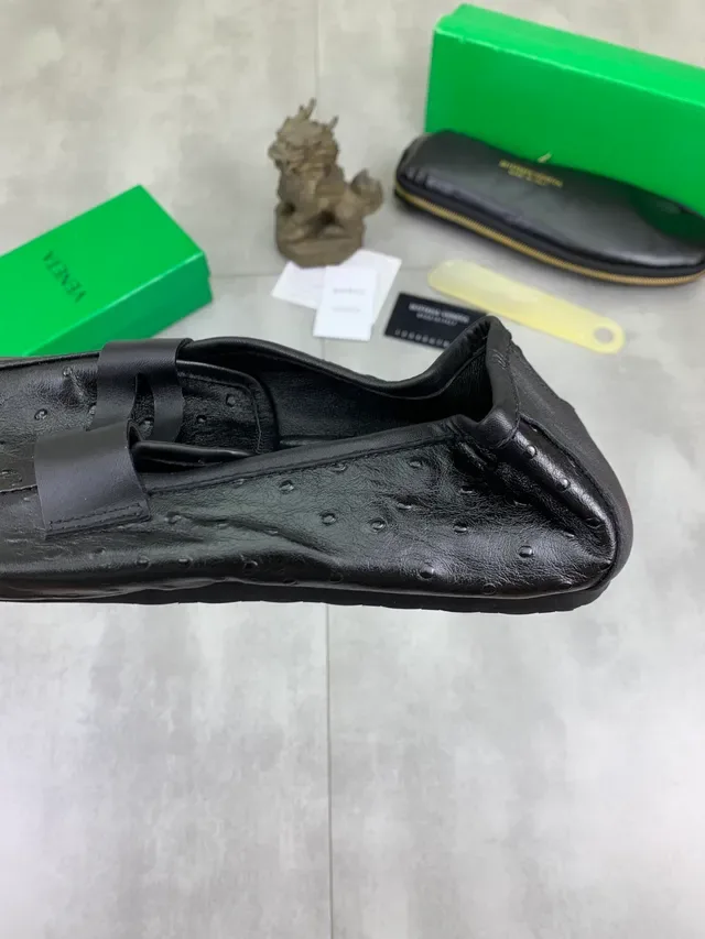 Bottega Veneta Mocassin Noir Cuir Autruche Embossé Slip-On 3