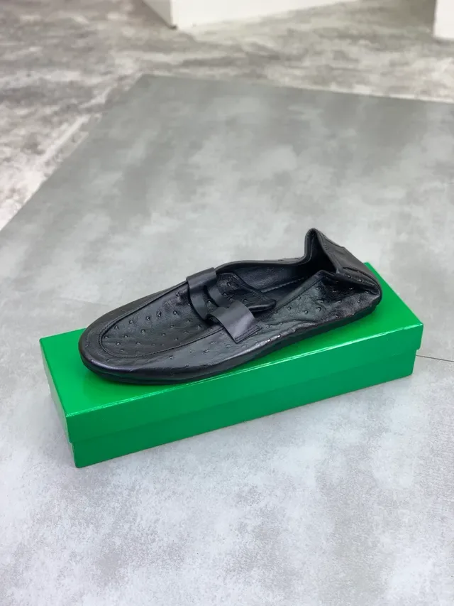 Bottega Veneta Mocassin Noir Cuir Autruche Embossé Slip-On 4