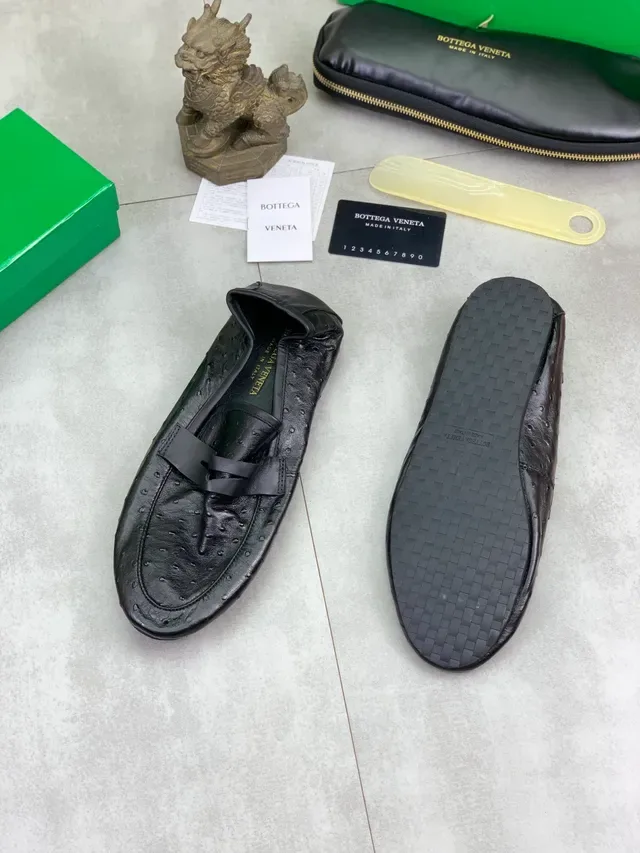 Bottega Veneta Mocassin Noir Cuir Autruche Embossé Slip-On 5