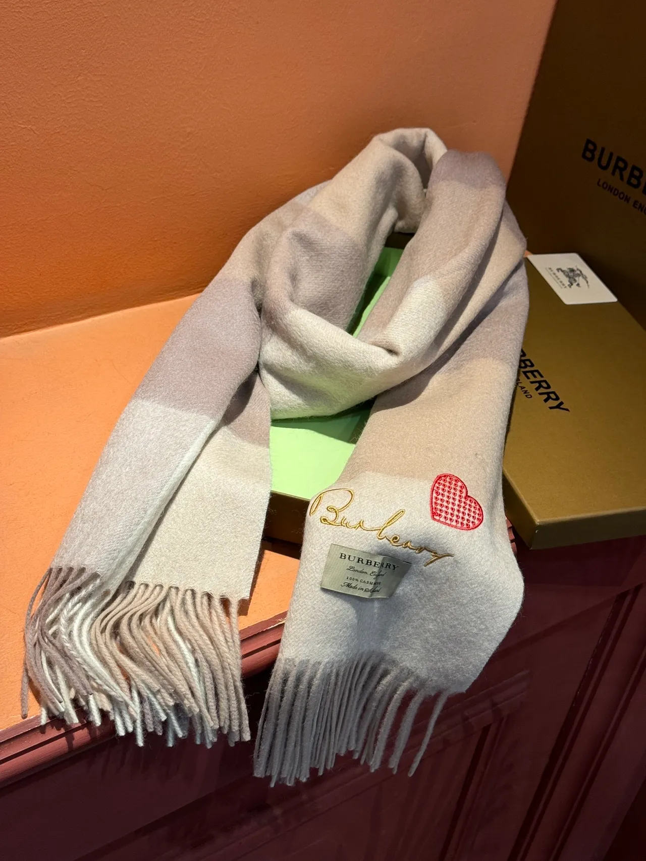 Burberry 米色灰经典格子图案刺绣标志羊绒围巾 8